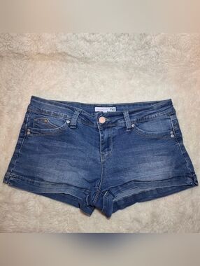 YMI WannaBettaButt Denim Shorts - Size 9 - Heart Pocket Lining